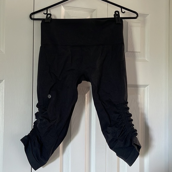 Lululemon Flow Crops🥰🥰🥰 - Picture 2 of 3